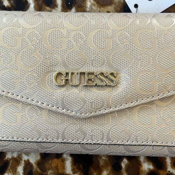 Brand New Guess Rose Dust Iridescent Trifold Card Organizer Snap Close Wallet - Picture 3 of 13